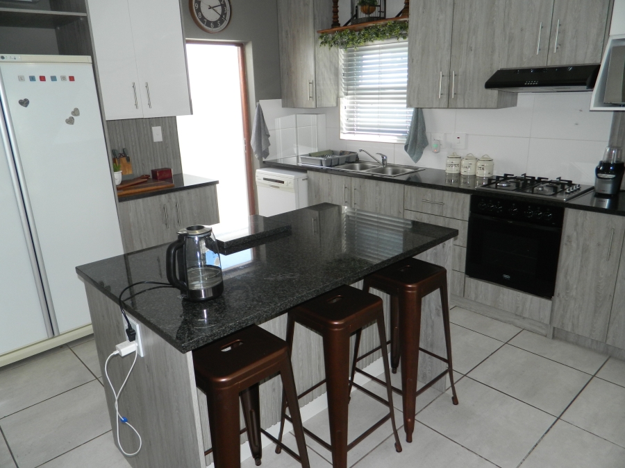 2 Bedroom Property for Sale in Bergenzicht Estate Western Cape